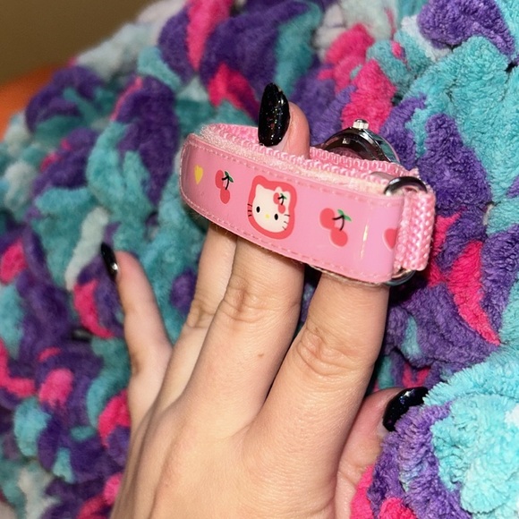 STAINLESS STEEL HELLO KITTY VINTAGE WATCH - Picture 4 of 5